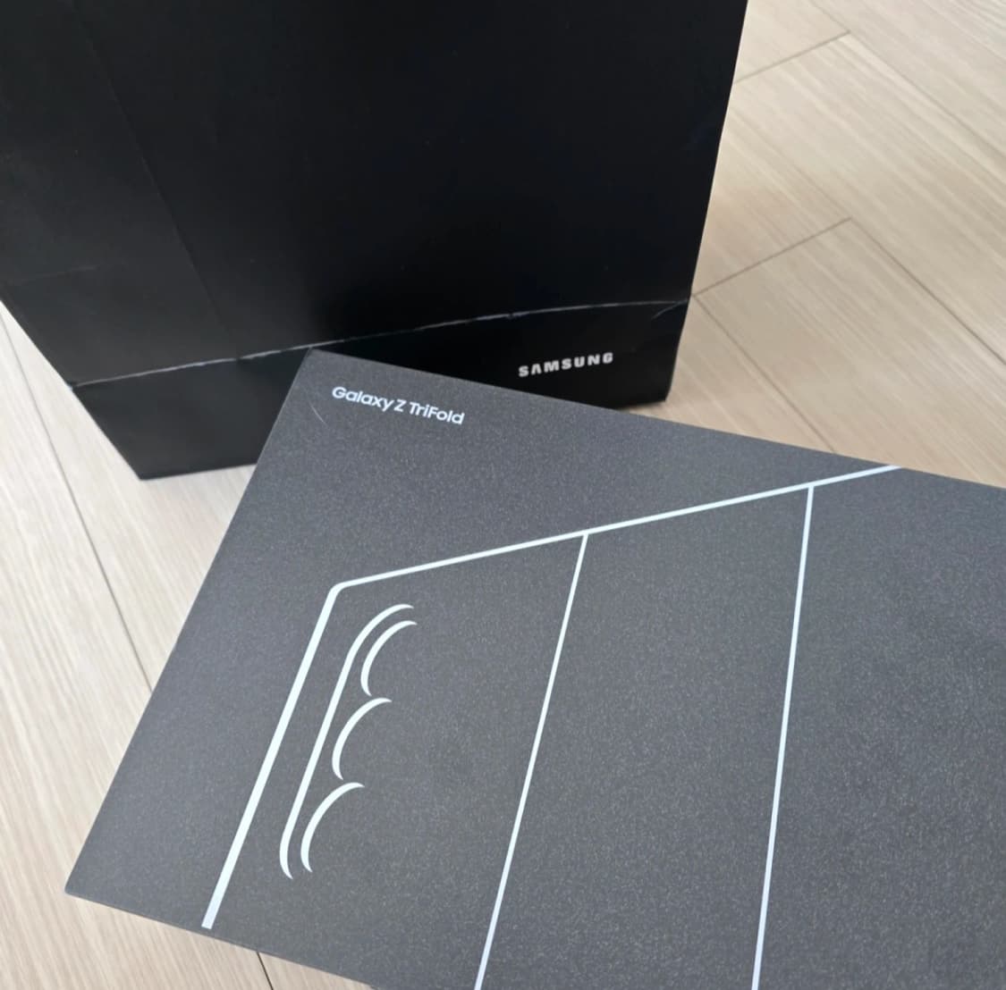 갤럭시 트라이폴드 미개봉 싸게처분해요 상품이미지1