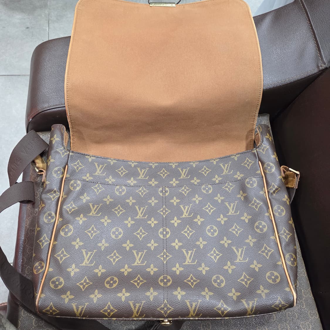 루이비통 네비스 크로스백 상품이미지9