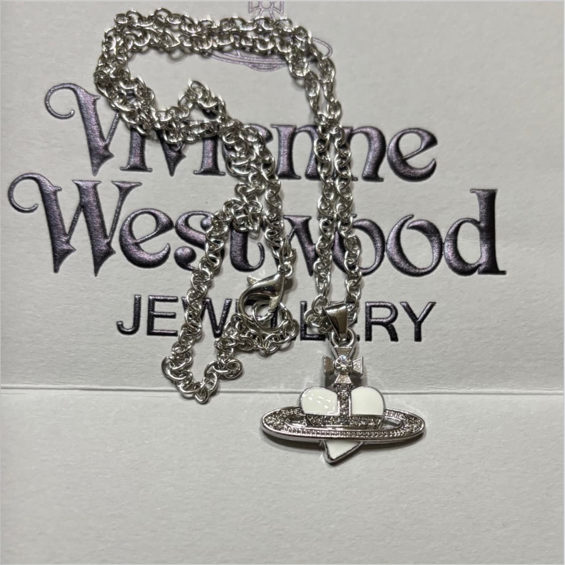 비비안 웨스트우드 화이트 디아망떼 팬던트 목걸이 상품이미지2