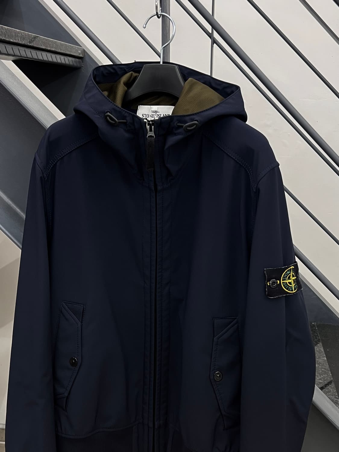 스톤아일랜드 와펜 소프트쉘 후드 자켓 상품이미지2