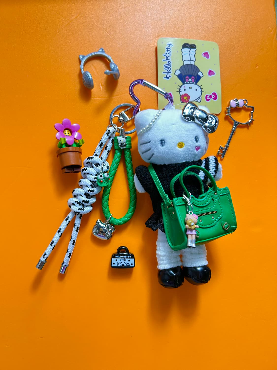 롱다리키티 커스텀키링 💚(레이스스커트+블랙니트) 상품이미지1