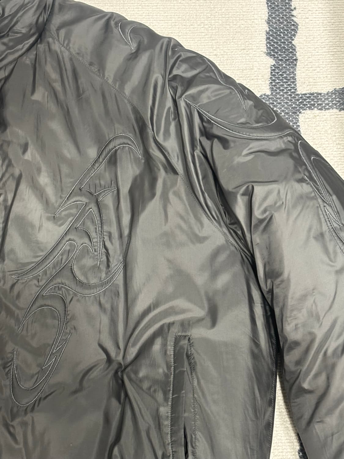 아조바이아조 트라이벌 패딩 차콜 L 상품이미지5