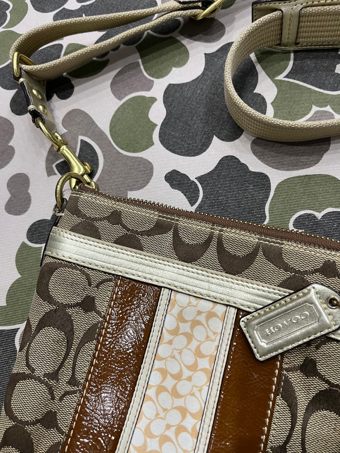 코치 모노그램 미니 크로스백 상품이미지2