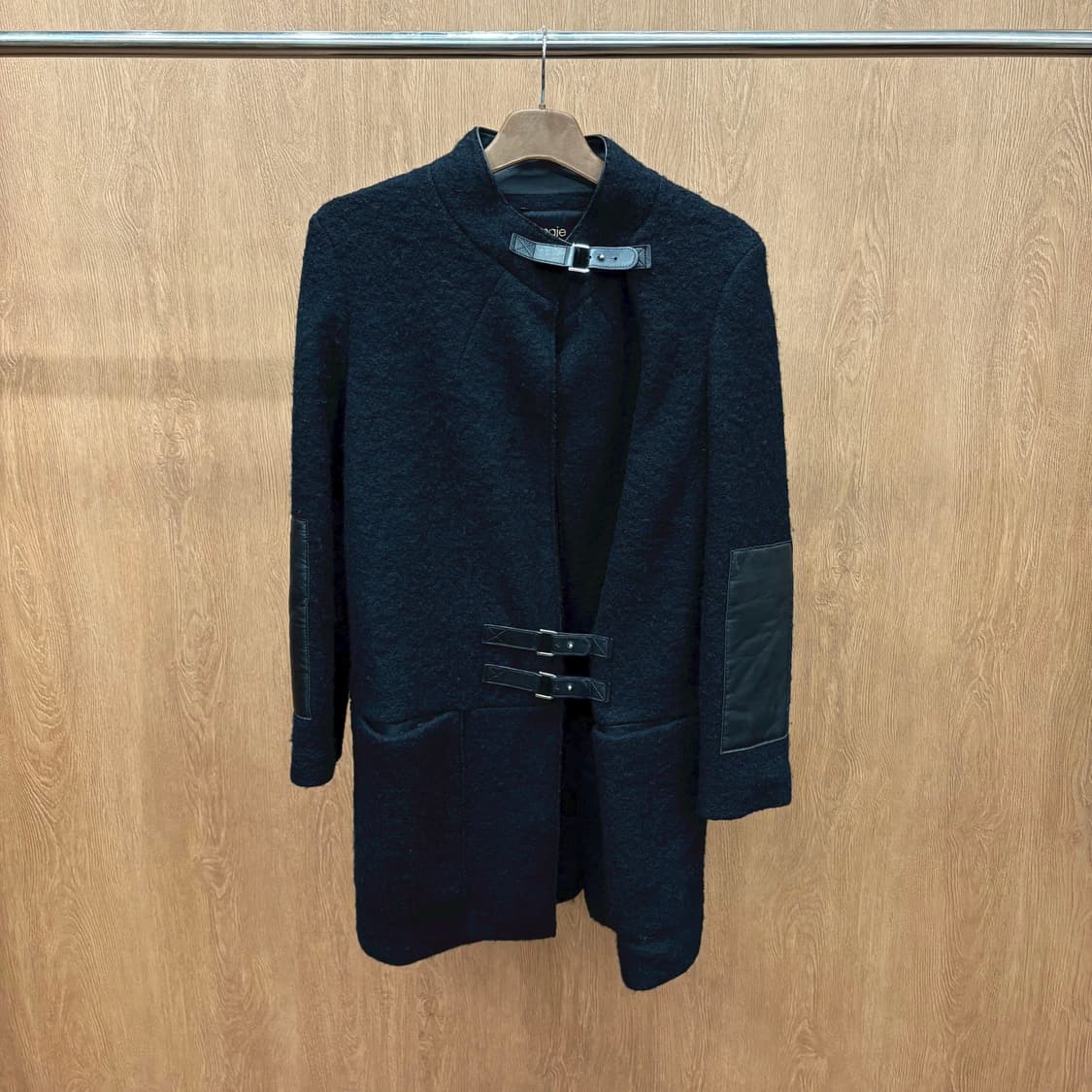 마쥬 긴팔 롱 코트 레더 버클 암 패치 히든 포켓 디테일 블랙 상품이미지2