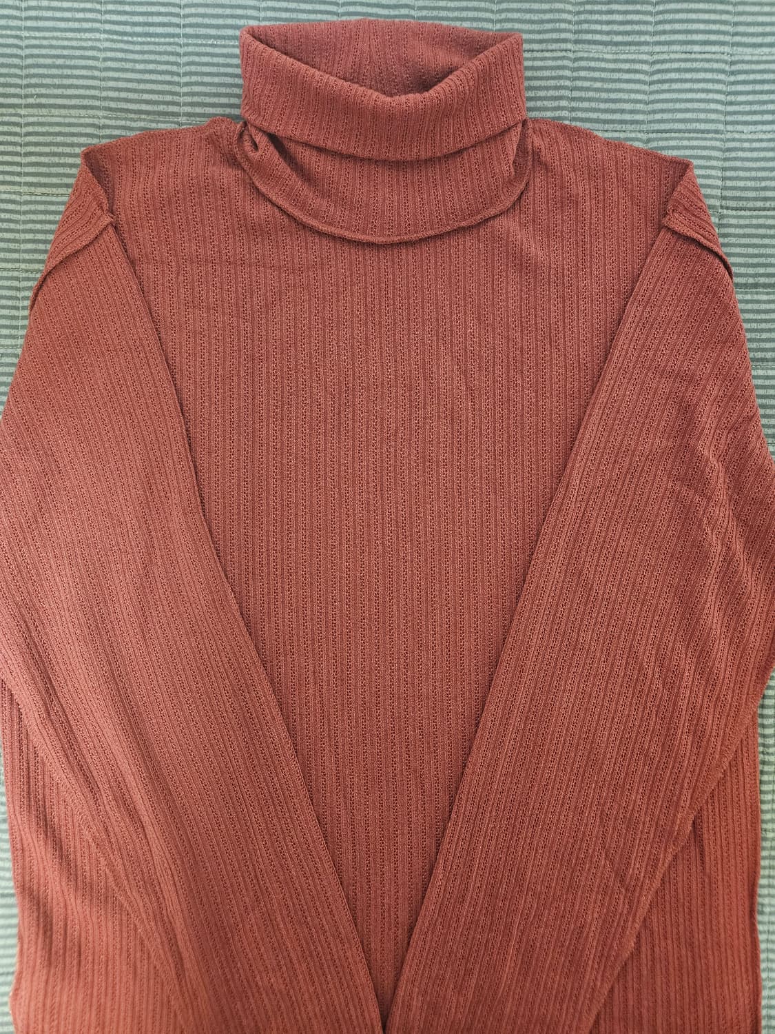 앤더슨벨 20fw 인사이드 아웃 터틀넥 스웨터 마젠타 상품이미지1