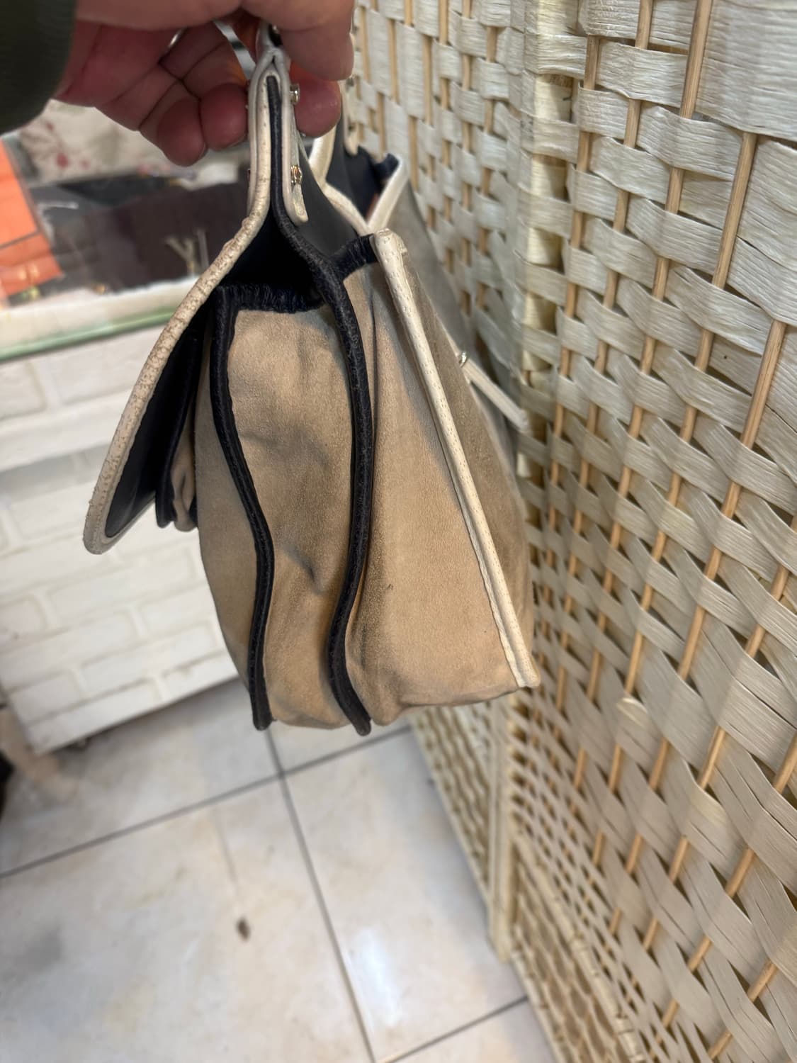 정품 발렌시아가 크로스백 팝니다 상품이미지3