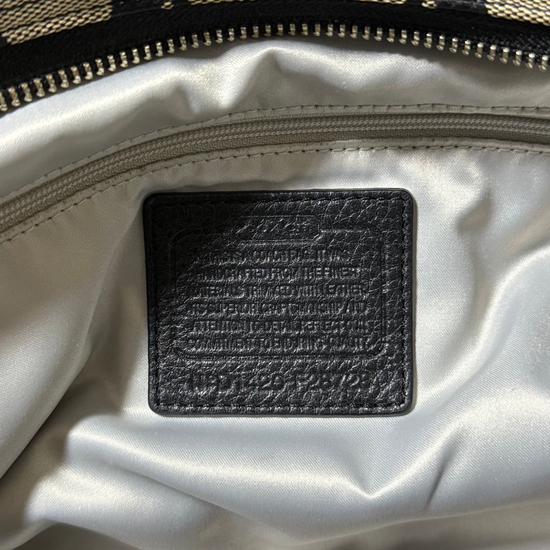 Coach 시그니처 토트백 상품이미지10