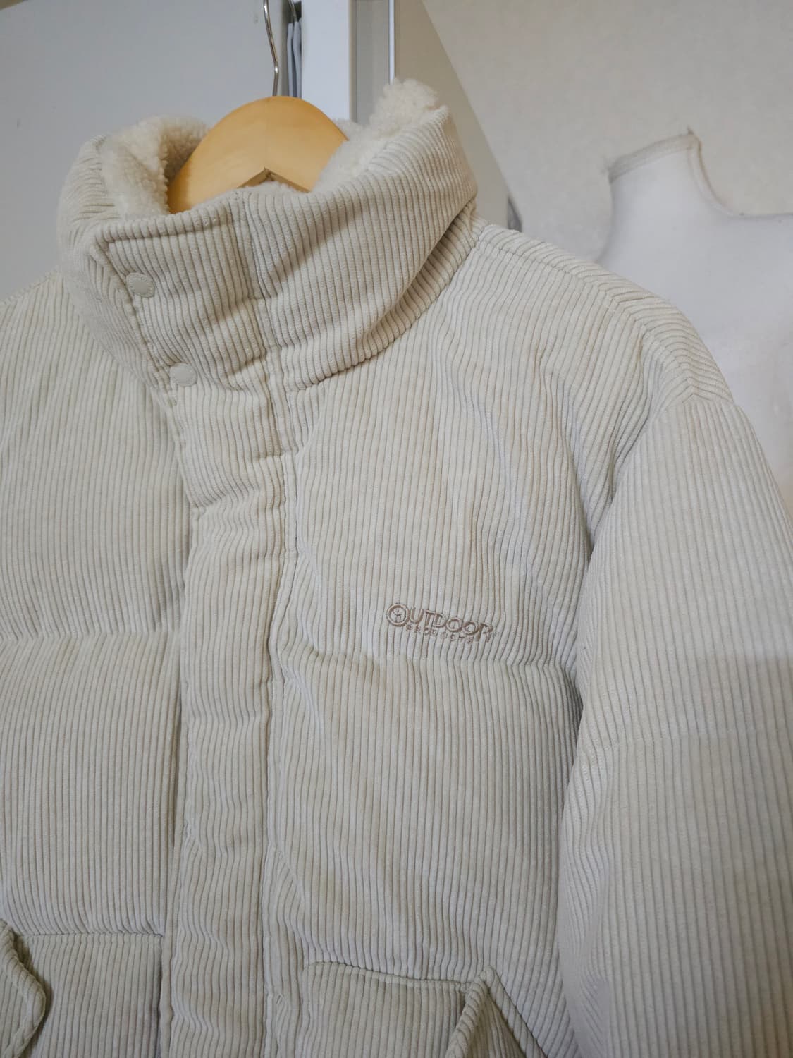 아웃도어 코듀로이 다운패딩 아이보리 상품이미지1