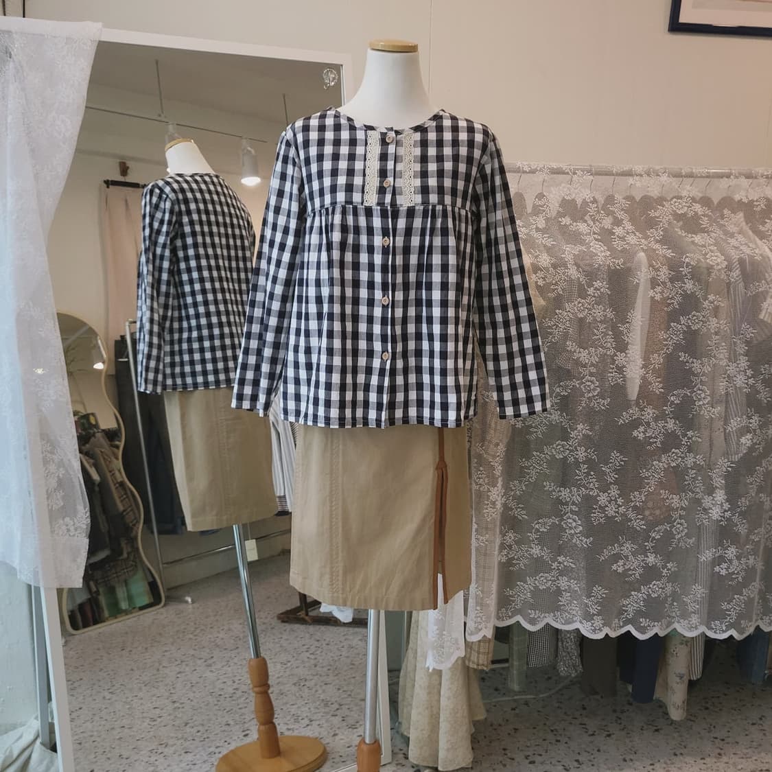 Mamaikuko 네이비체크 레이스 블라우스 상품이미지7