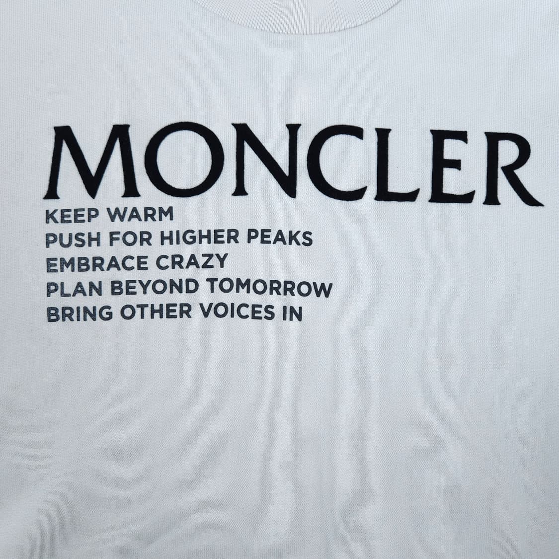 몽클레어 화이트 레터링 얇은기모 맨투맨 S 90 상품이미지3