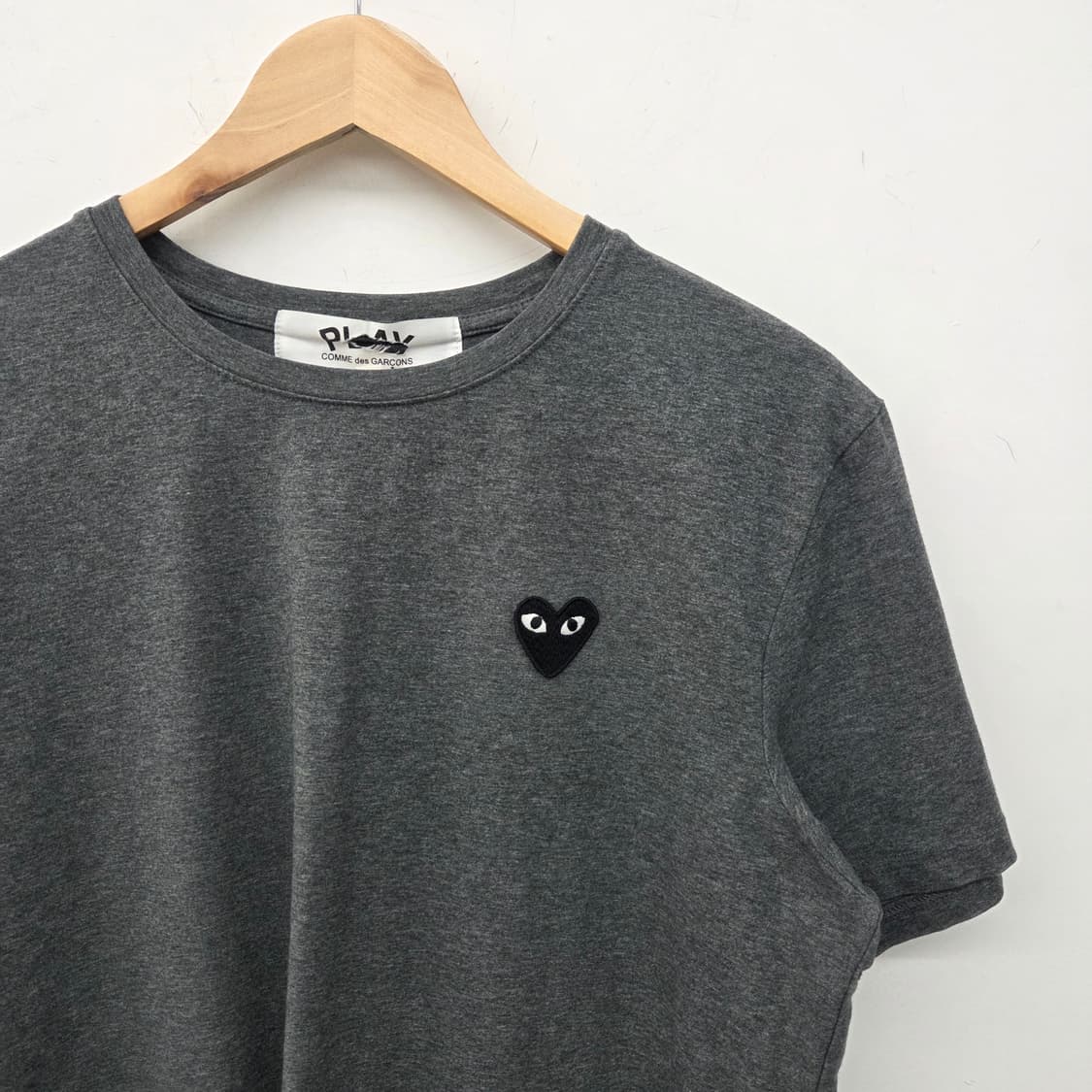 꼼데가르송 블랙 하트 반팔 티셔츠 차콜 여XL 상품이미지2