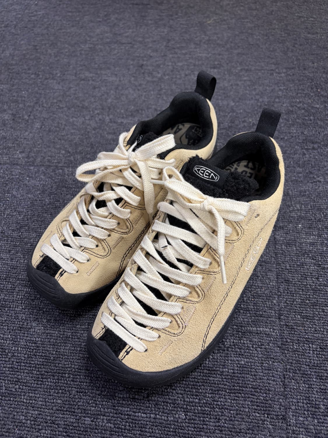 킨x오마스헨데 재스퍼 베이지 희귀(1회착용) 235 상품이미지1