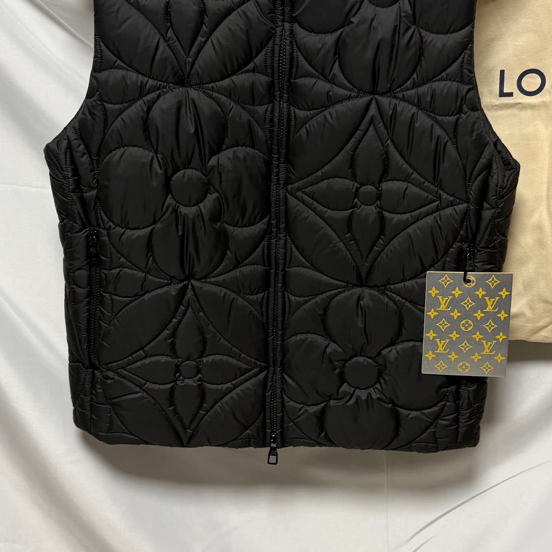 [S+급/48] 루이비통 모노그램 플라워 패딩 조끼 풀구성 상품이미지3