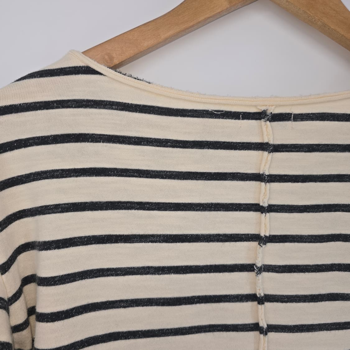 JUICY COUTURE 언발 스트라이프 플라워 크롭 티 (빈티지 무드) 상품이미지10