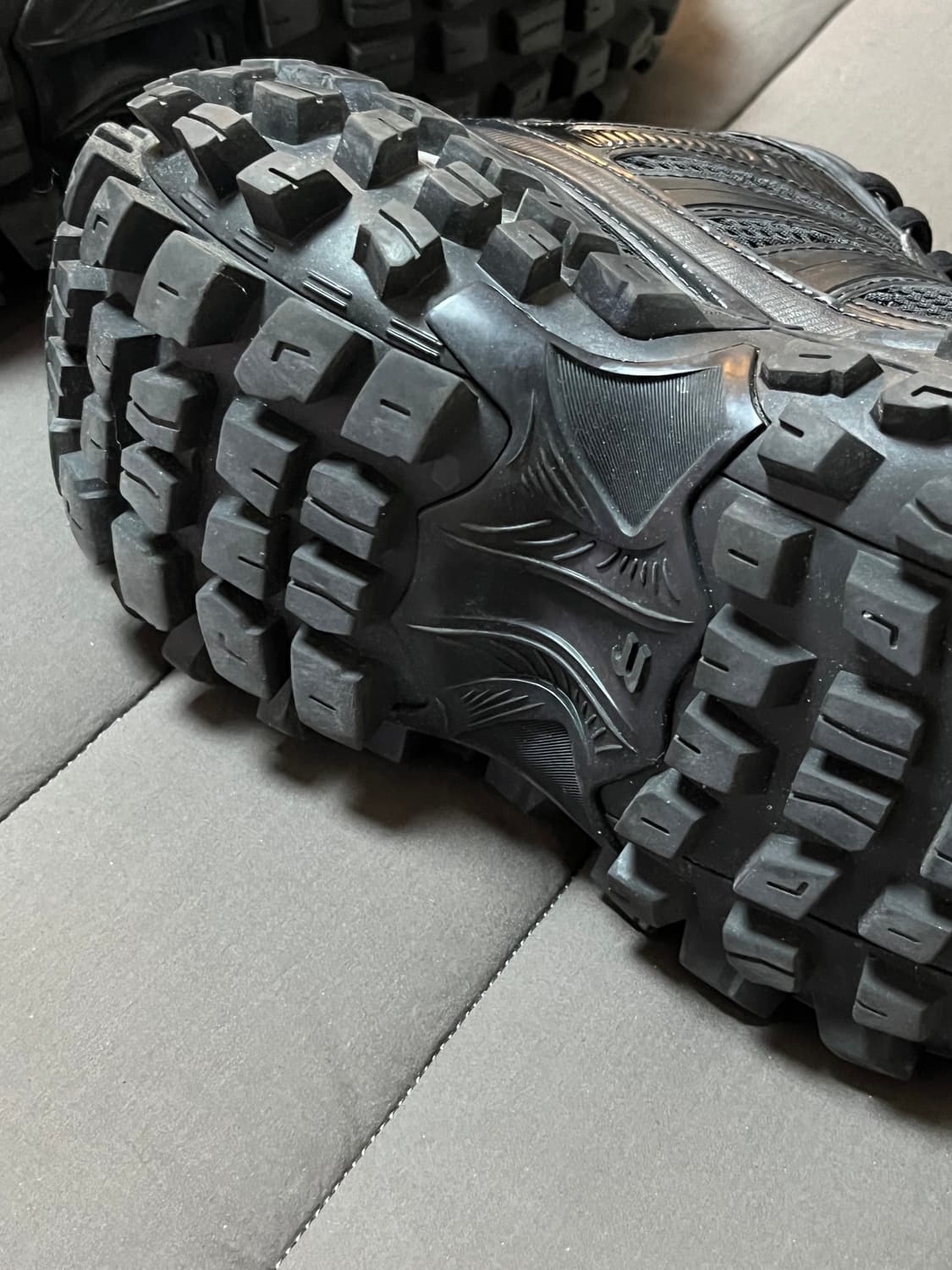 발렌시아가 디펜더  상품이미지10