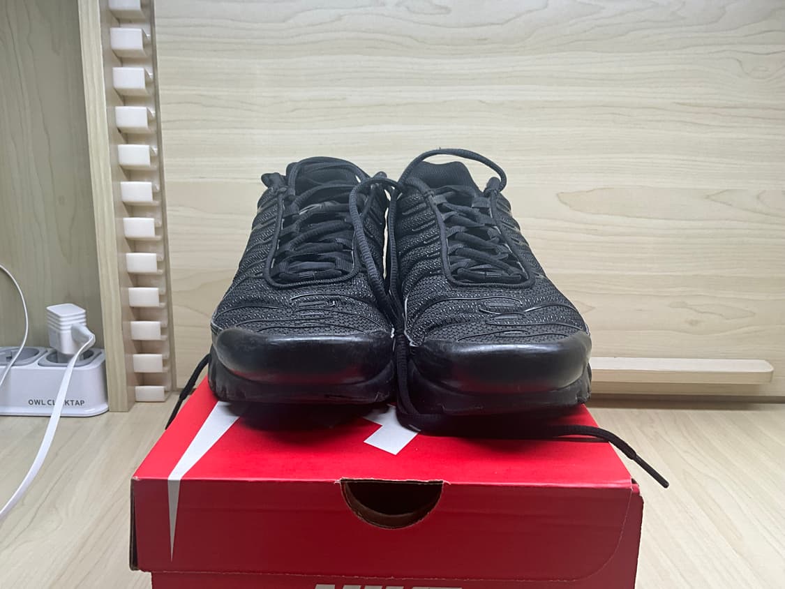 나이키 에어맥스 플러스 트리플 블랙 팝니다. 상품이미지3