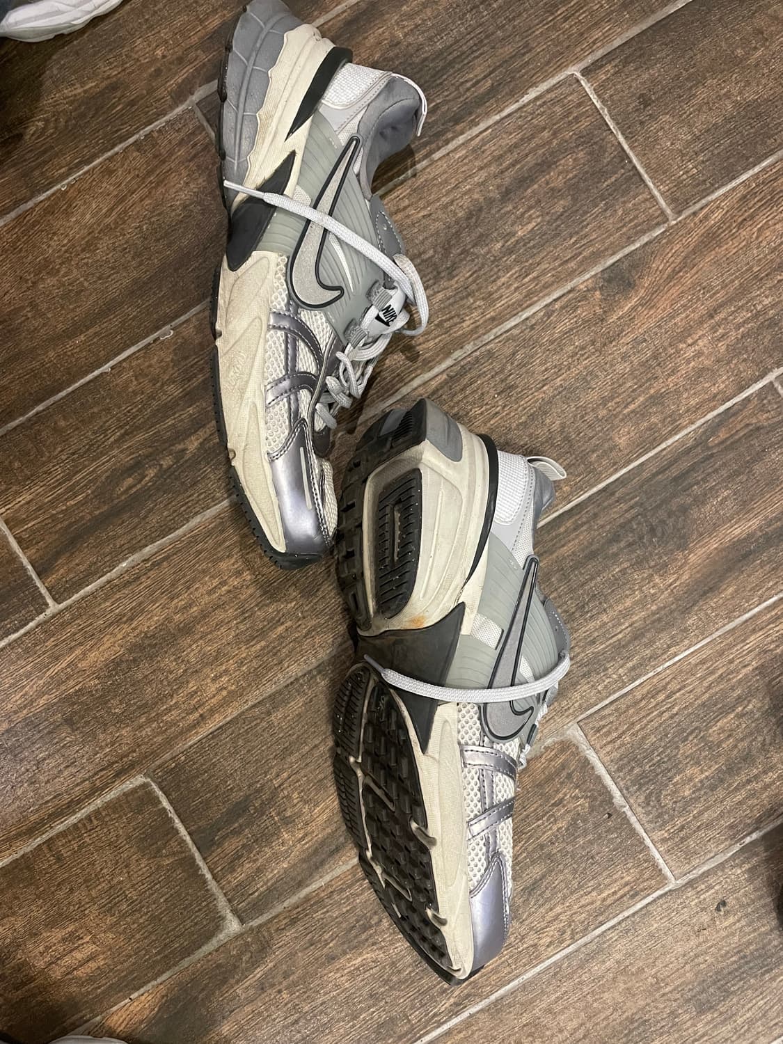 나이키 운동화 실버/회색 280 상품이미지1