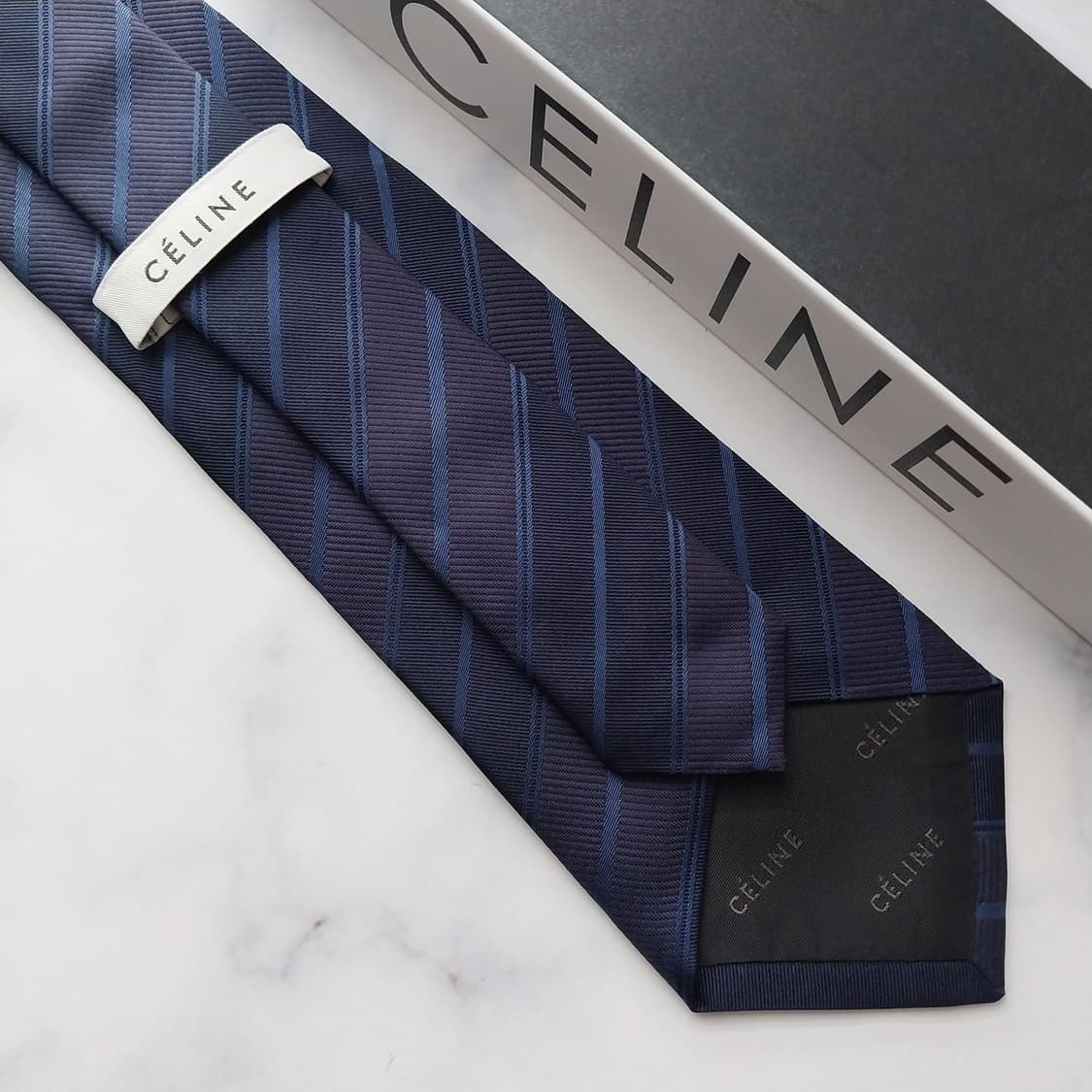셀린느 실크 네이비 스트라이프 넥타이 8.6cm A+등급 K1454
 상품이미지9