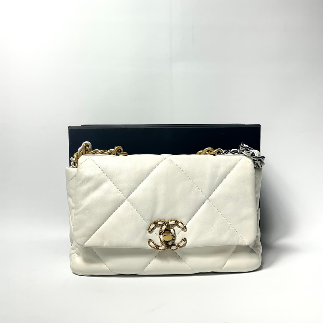 [S급/내장칩] 샤넬 19백 플랩백 내장칩 화이트 상품이미지1