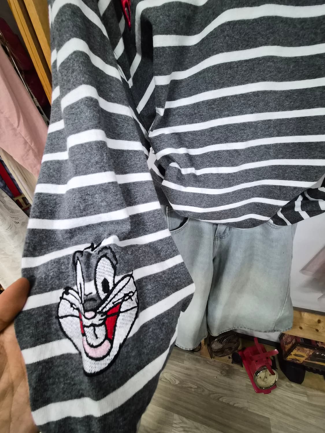 벅스바니  스트라이프 맨투맨 상품이미지3