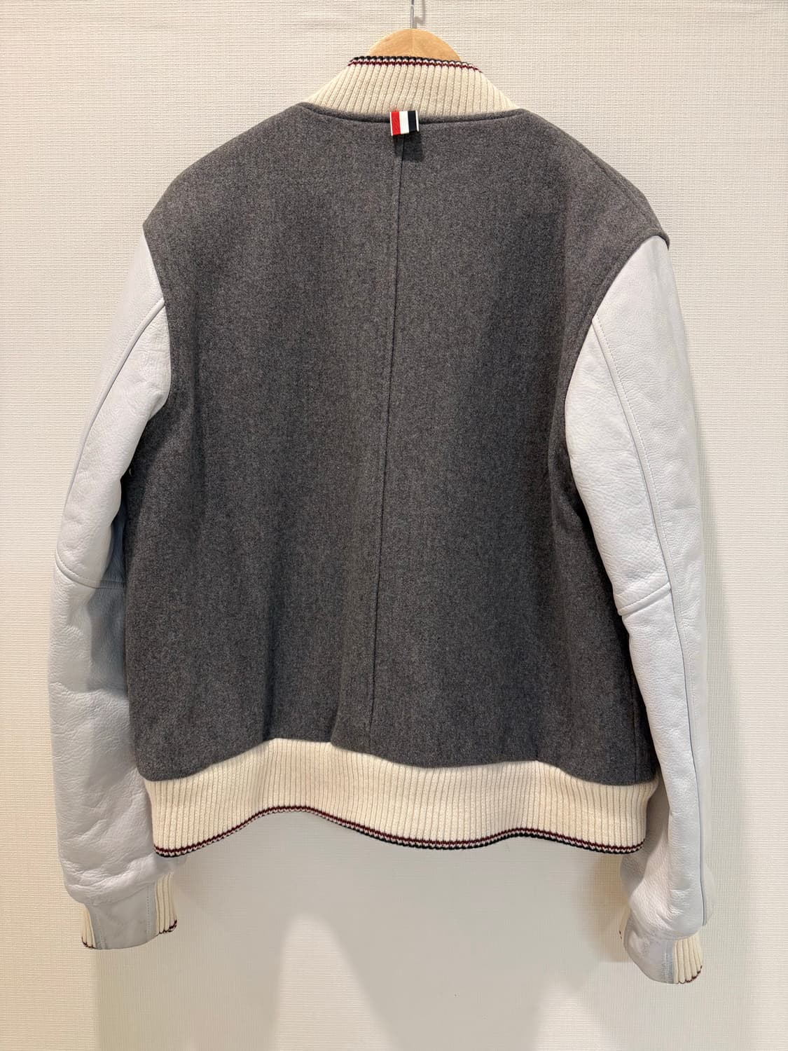 톰브라운 캐시미어 바시티자켓 상품이미지2