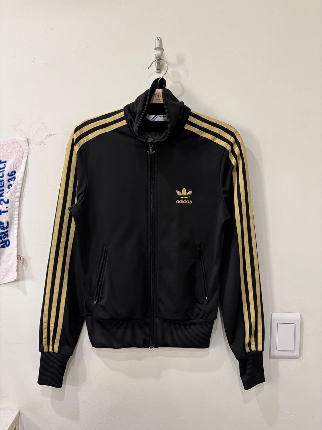 12. 아디다스 검금져지 트랙탑 상품이미지1