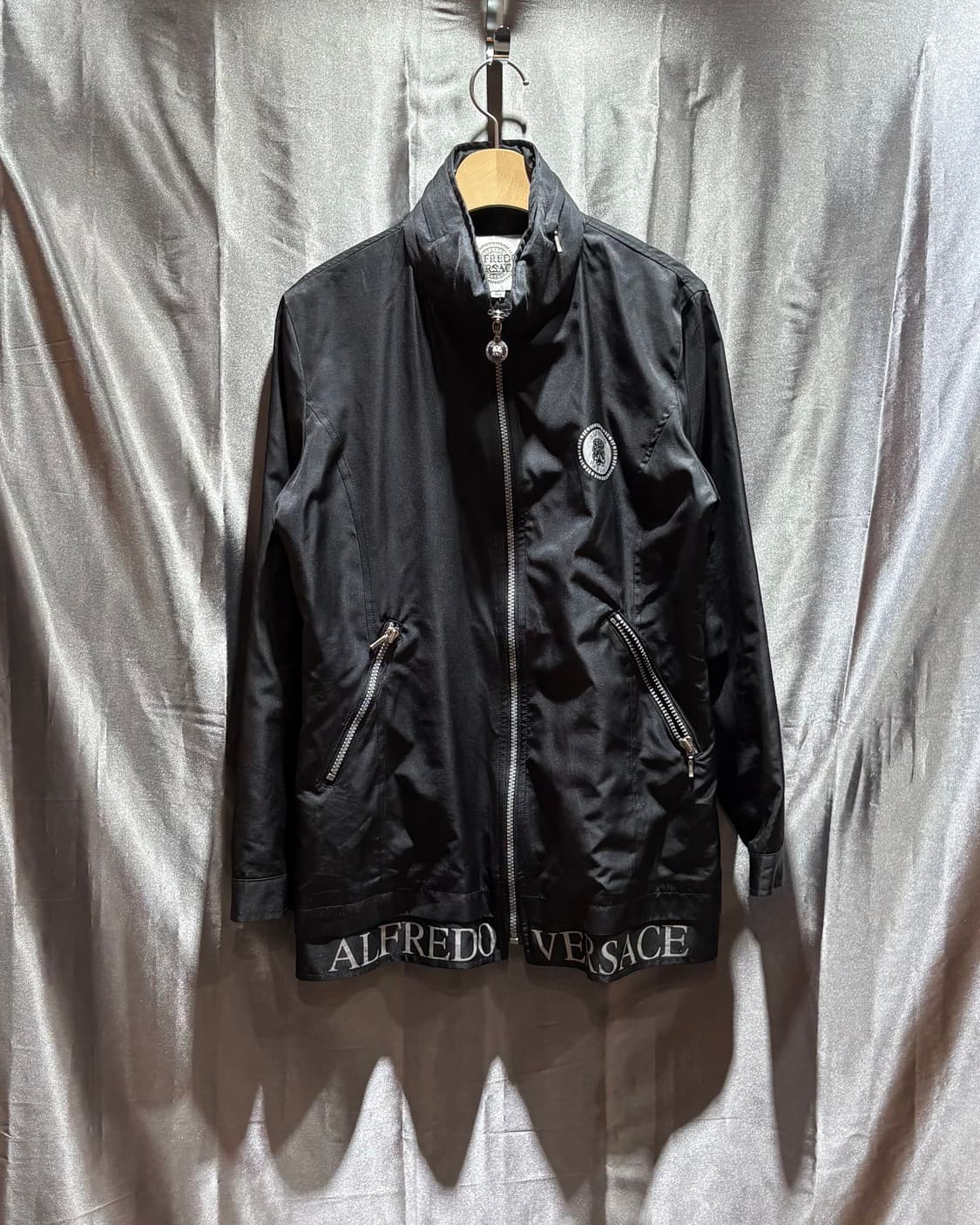 M 베르사체 써클로고 스펠링 나일론 자켓 상품이미지2