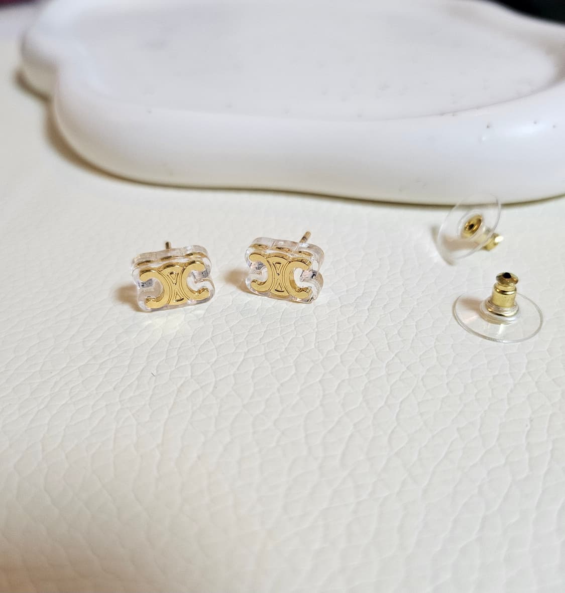 셀린느 업사이클링 미니 레진 귀걸이 상품이미지2