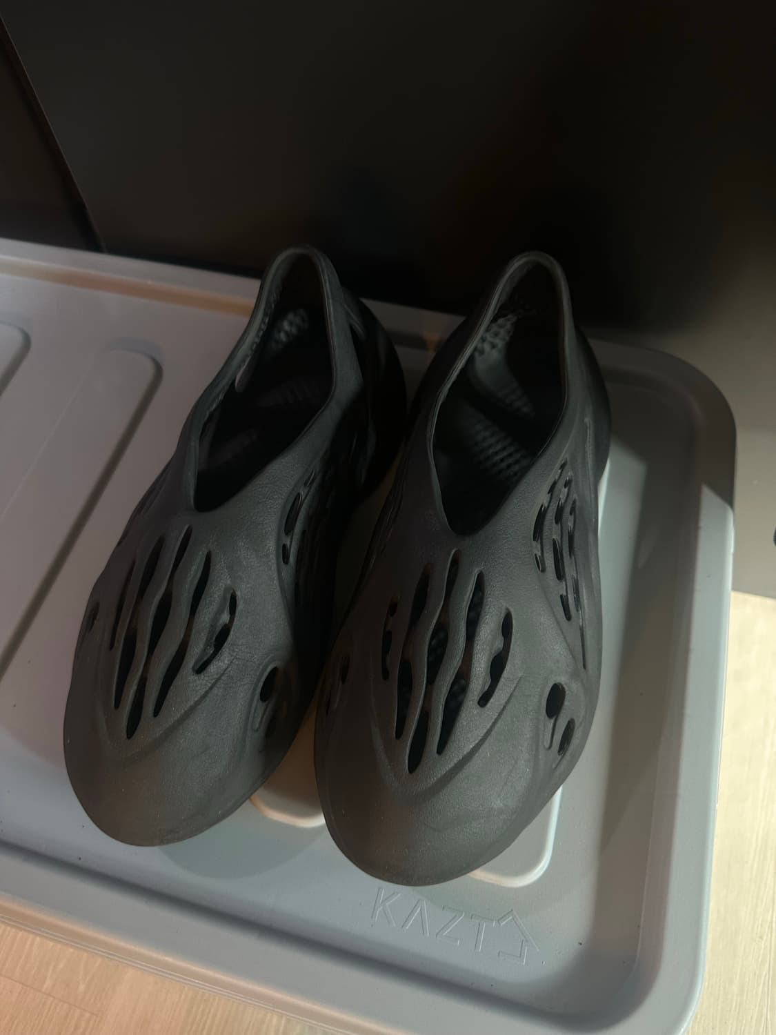 아디다스 이지 폼 러너 오닉스 상품이미지1