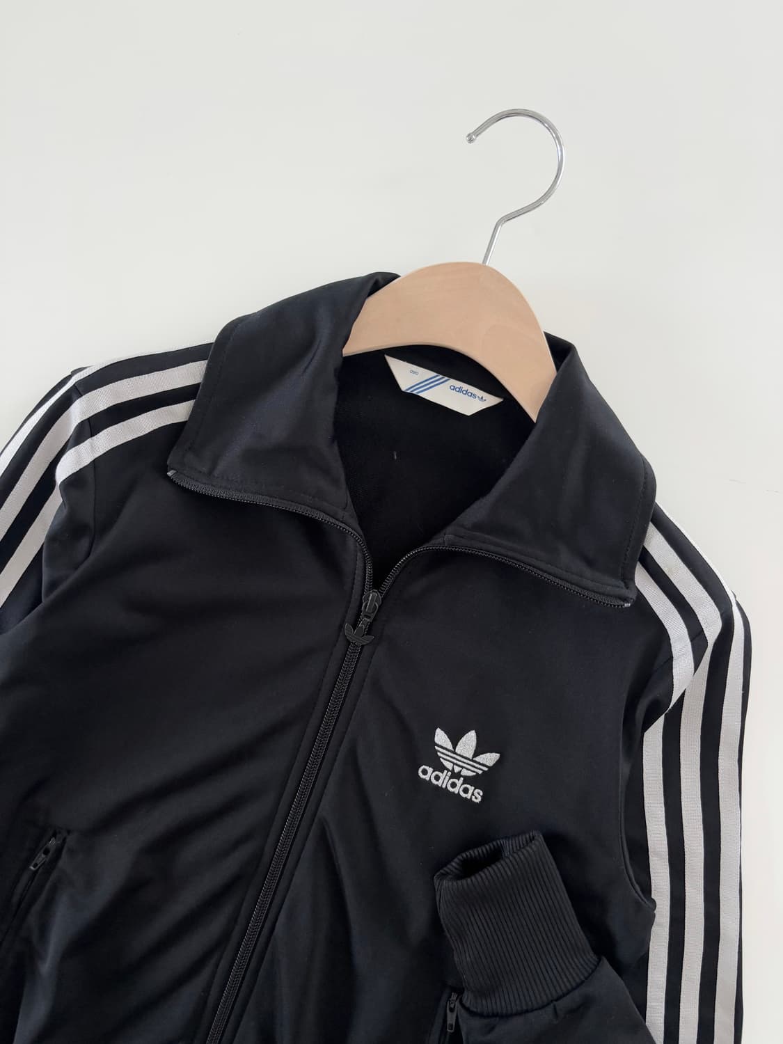 Adidas 아디다스 우먼 실버로고 블랙컬러 파이어버드 트랙탑 상품이미지2