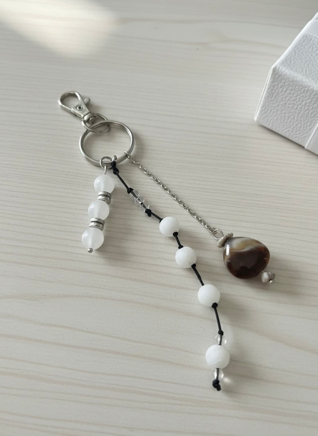 오프화이트 스톤 핸드메이드 키링 상품이미지1