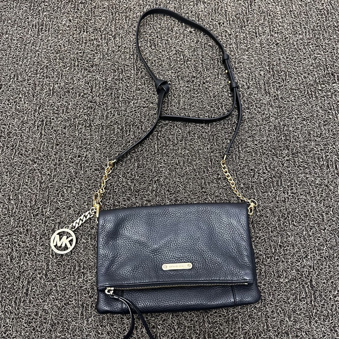 마이클코어스 여성 크로스백 가죽 가방 블랙 상품이미지1