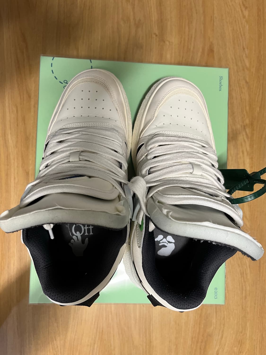 오프화이트 23ss 스펀지 미드탑 스니커즈 41사이즈 상품이미지2