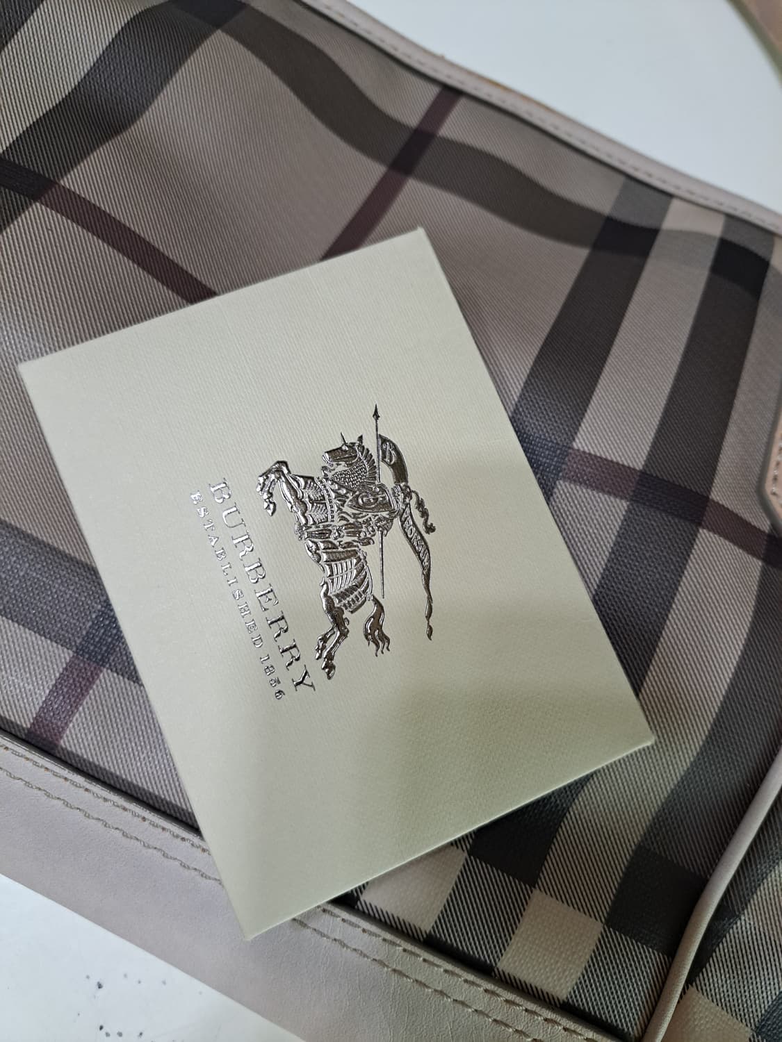 버버리 체크 토트백 상품이미지9