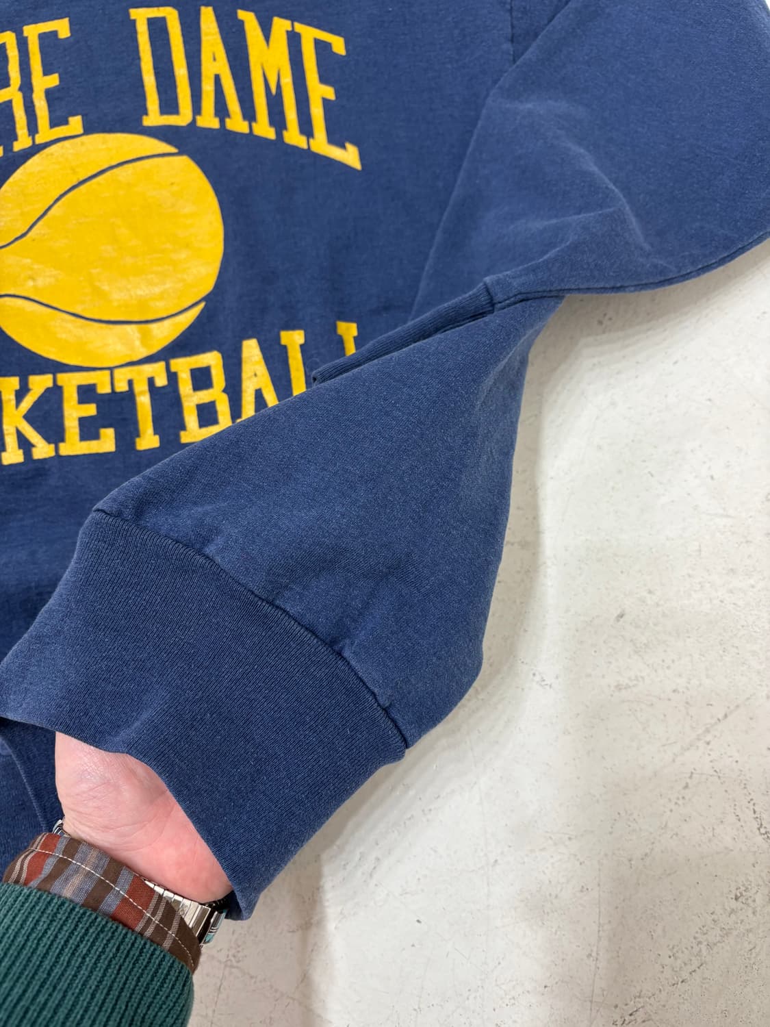 80‘s  vtg Medallion Basketball Sweatshir 상품이미지4