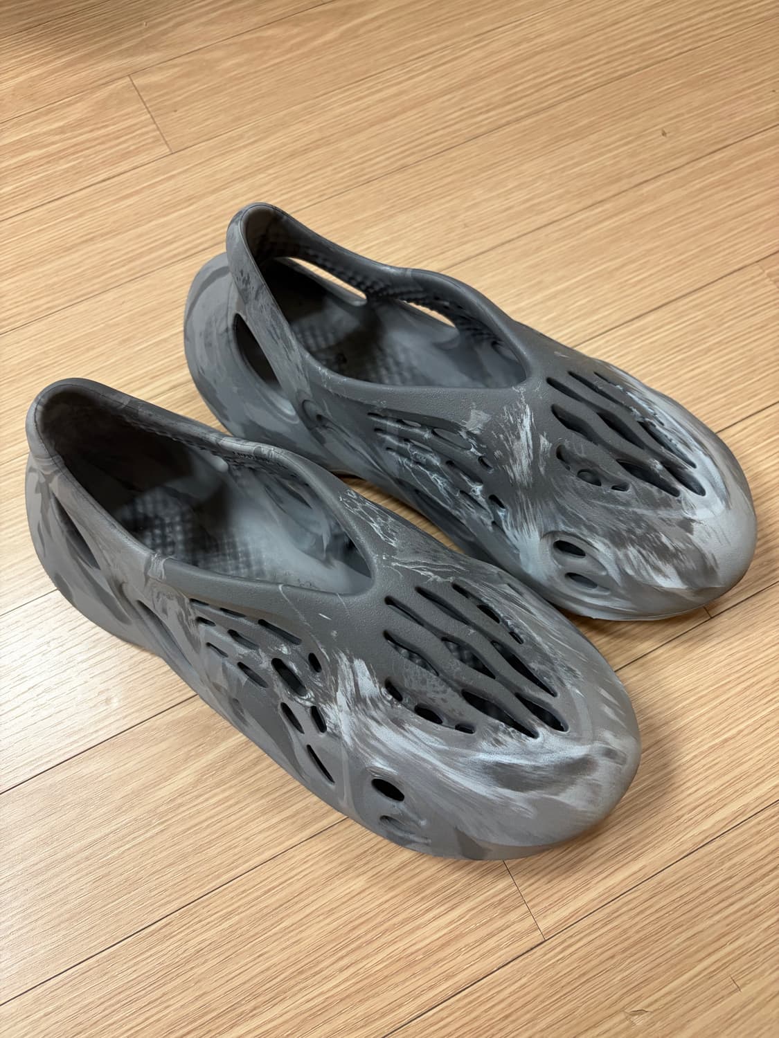 아디다스 이지폼러너 믹스 그래닛 상품이미지2