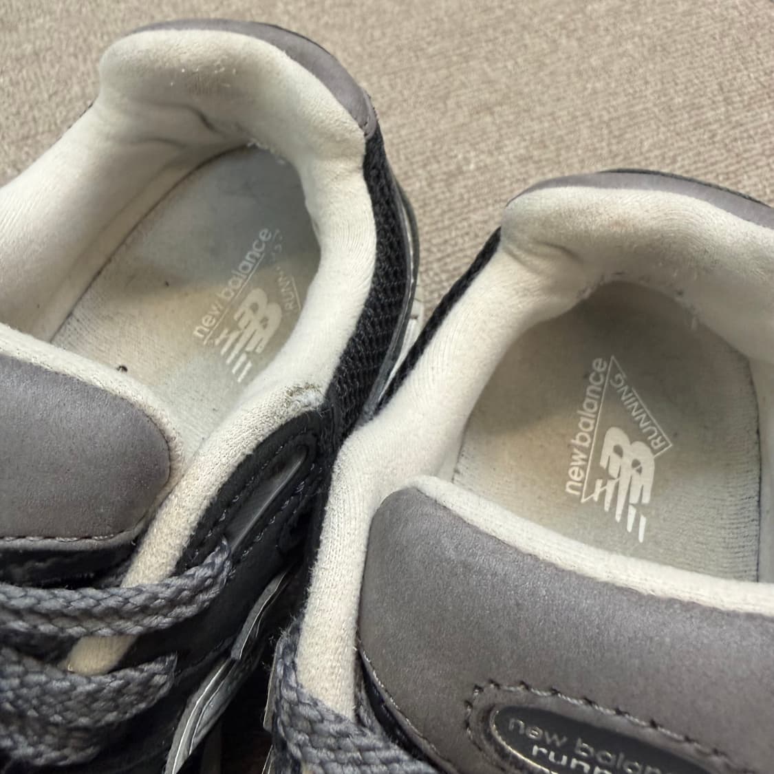 뉴발란스 2002R 프리미엄 빈티지 블랙 225 상품이미지4