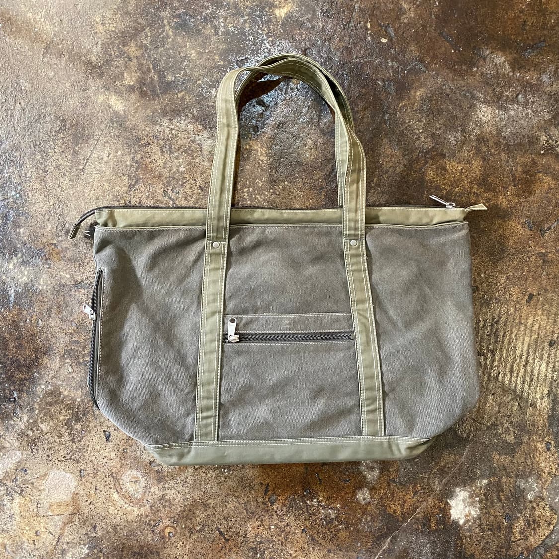 꼼데가르송 카키색 캔버스 토트백 상품이미지1