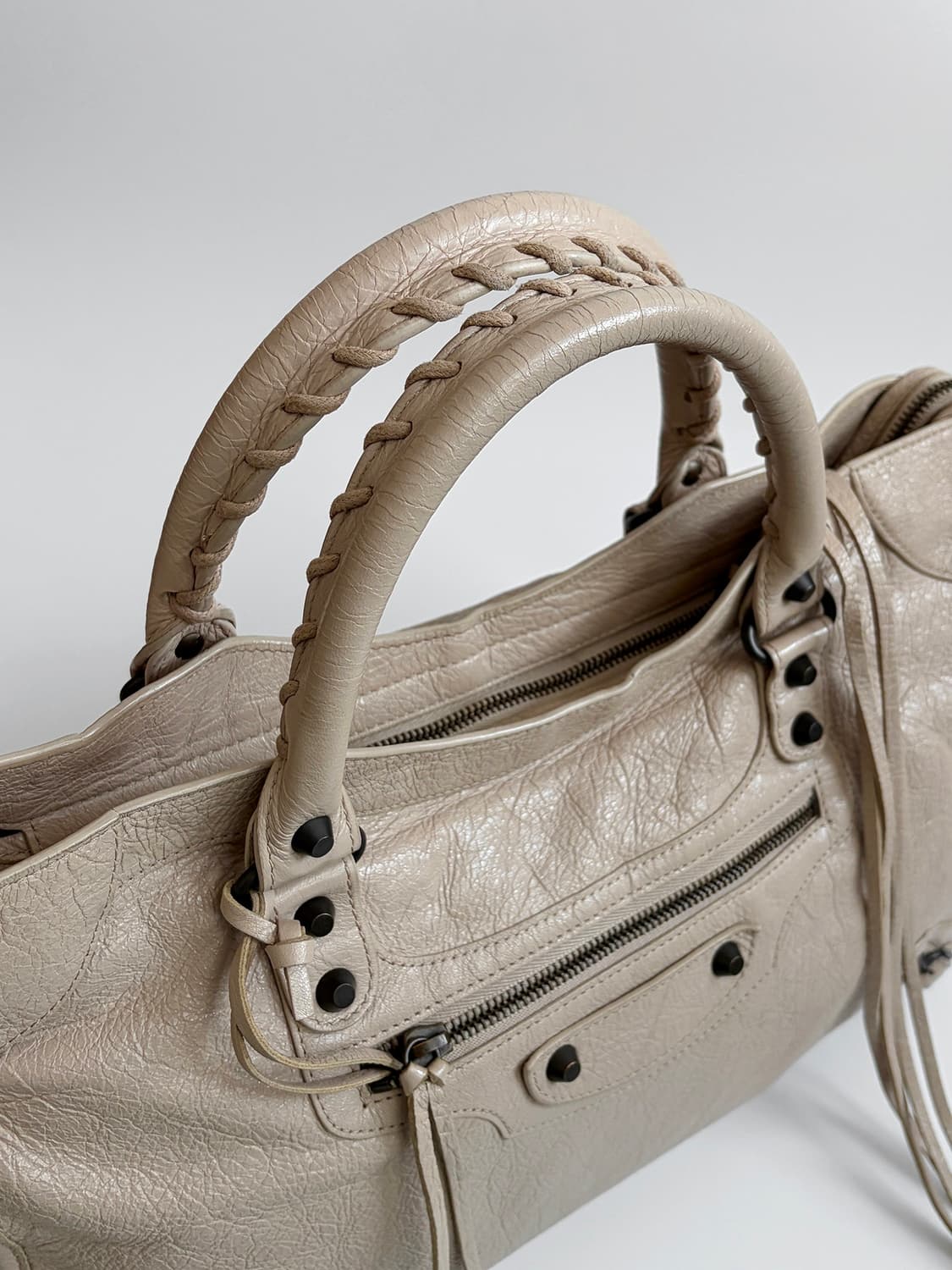 발렌시아가 클래식 시티백 미듐 판매합니다. 상품이미지5