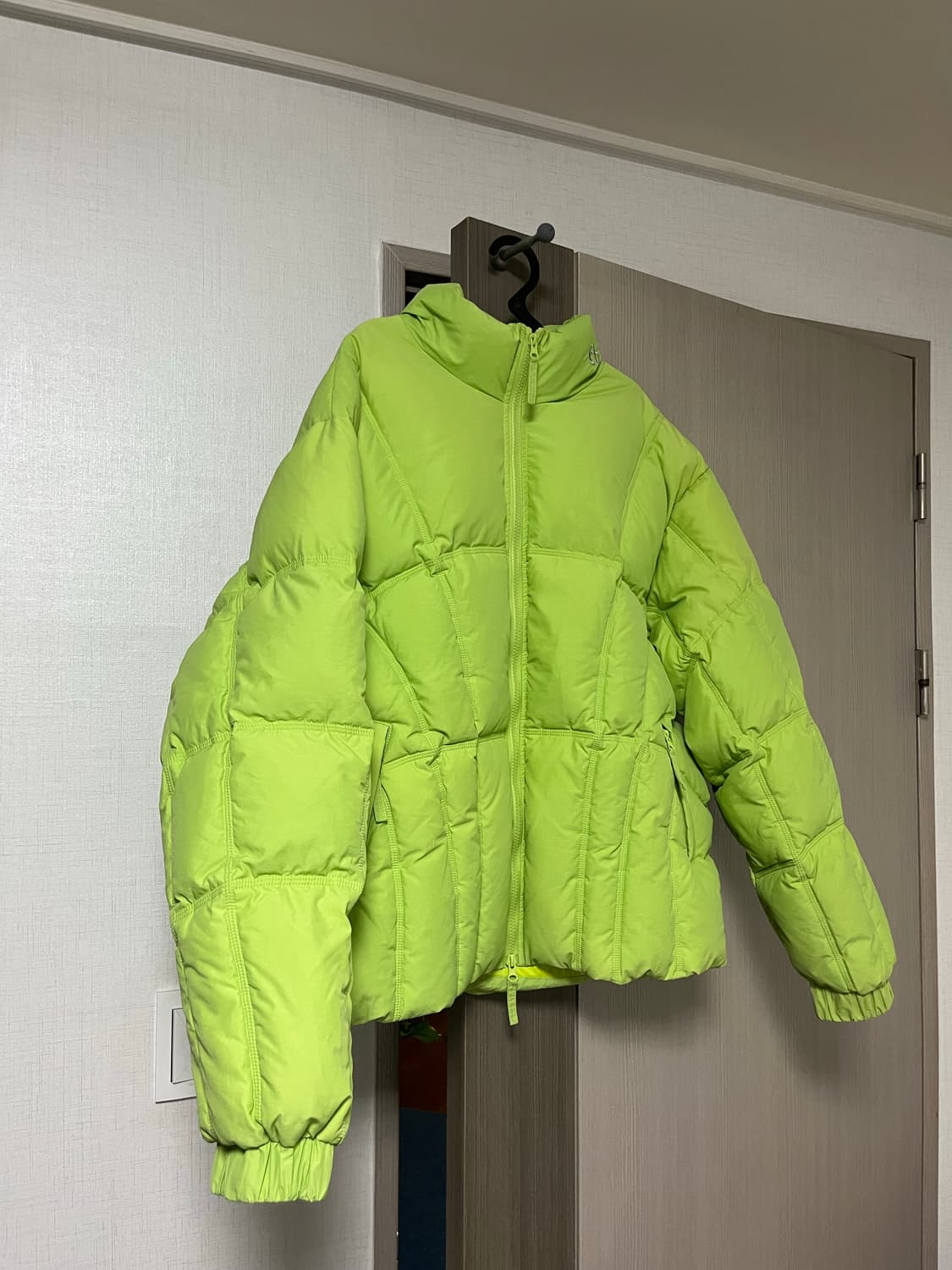 노매뉴얼 덕다운 패딩 CURVE DOWN JACKET - LIME 상품이미지1