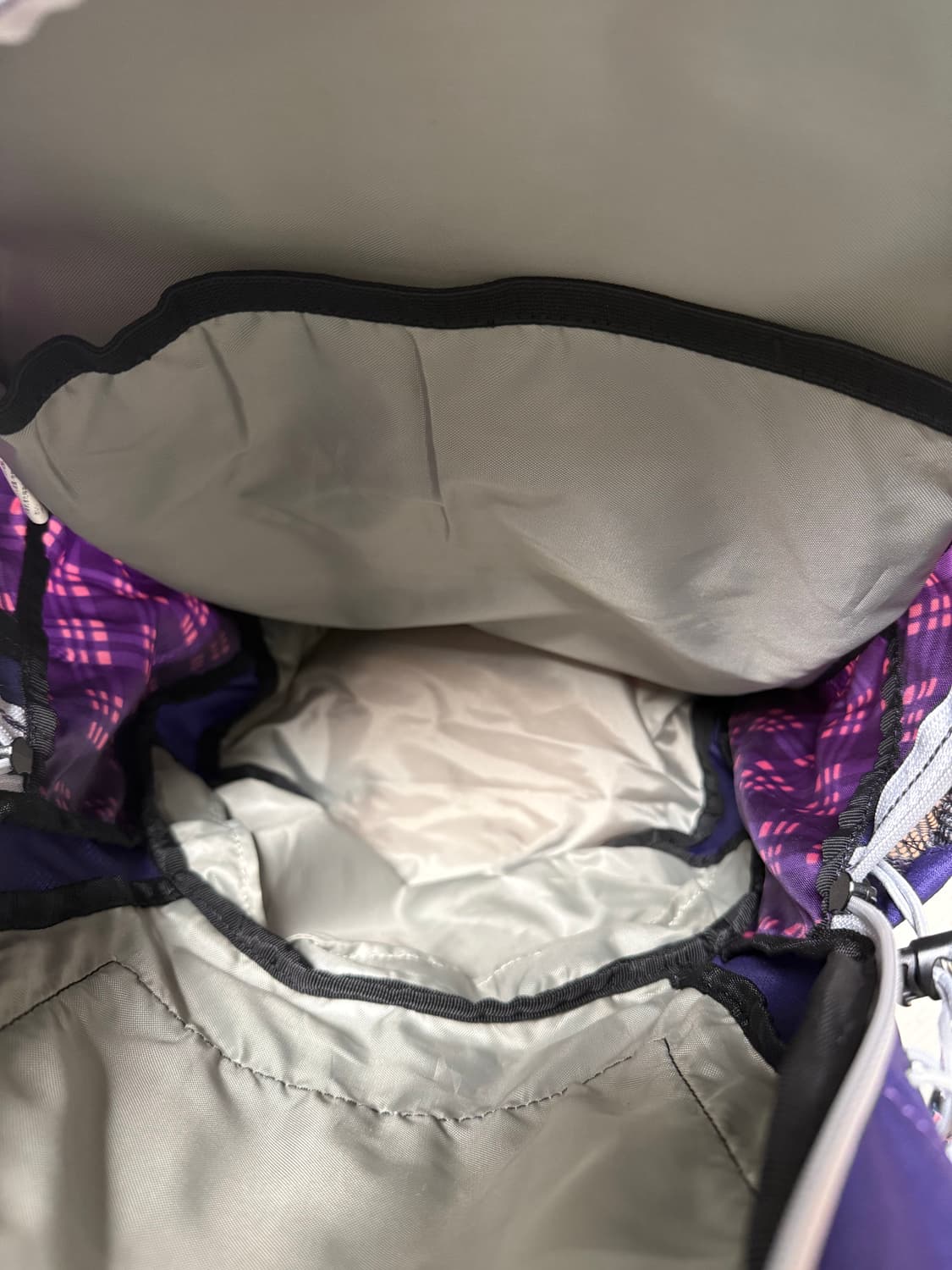 Columbia grape check 25L Backpack 상품이미지4