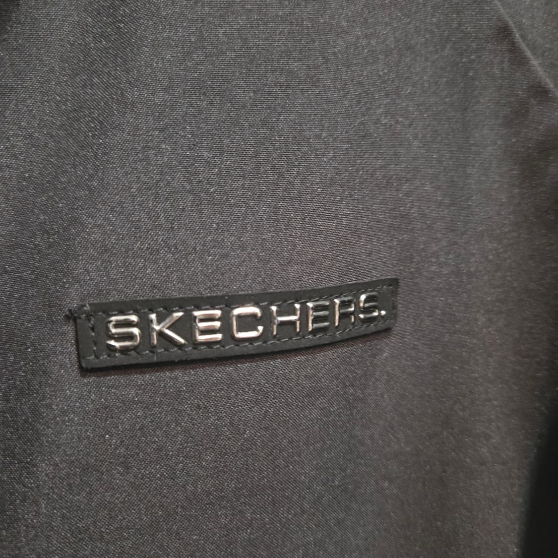 스케쳐스 블랙 후드 바람막이 자켓 상품이미지4