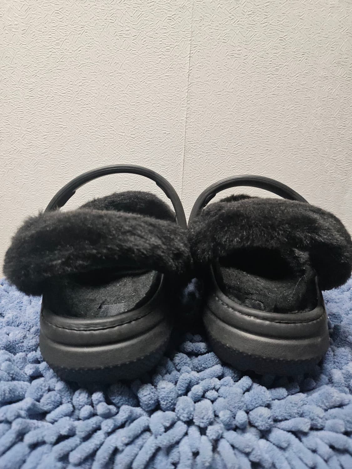 크록스 CROCS 클래식 퍼 슈어 클로그 블랙m6w8 상품이미지3