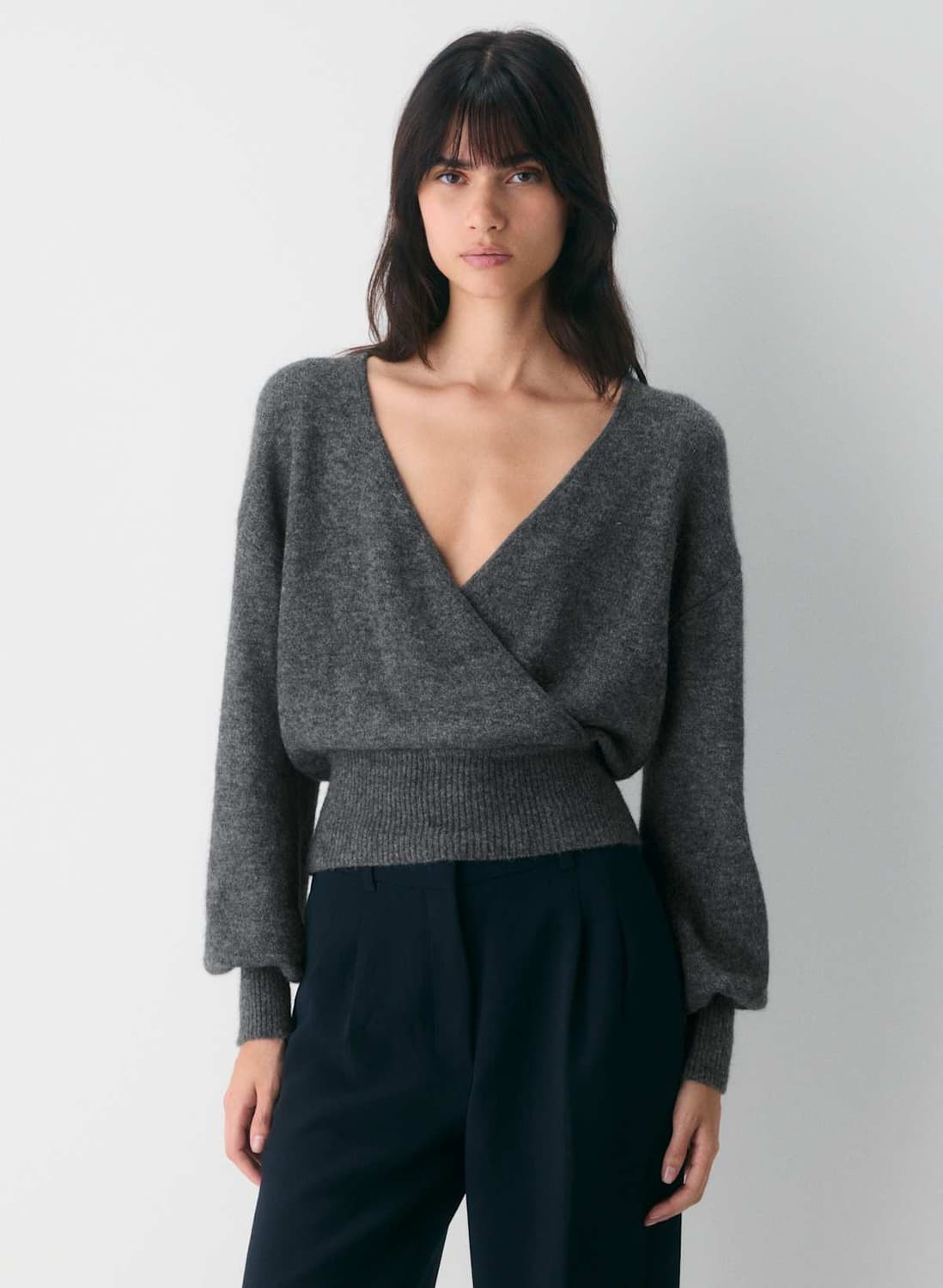 aritzia v-neck 랩 니트 스웨터 상품이미지1