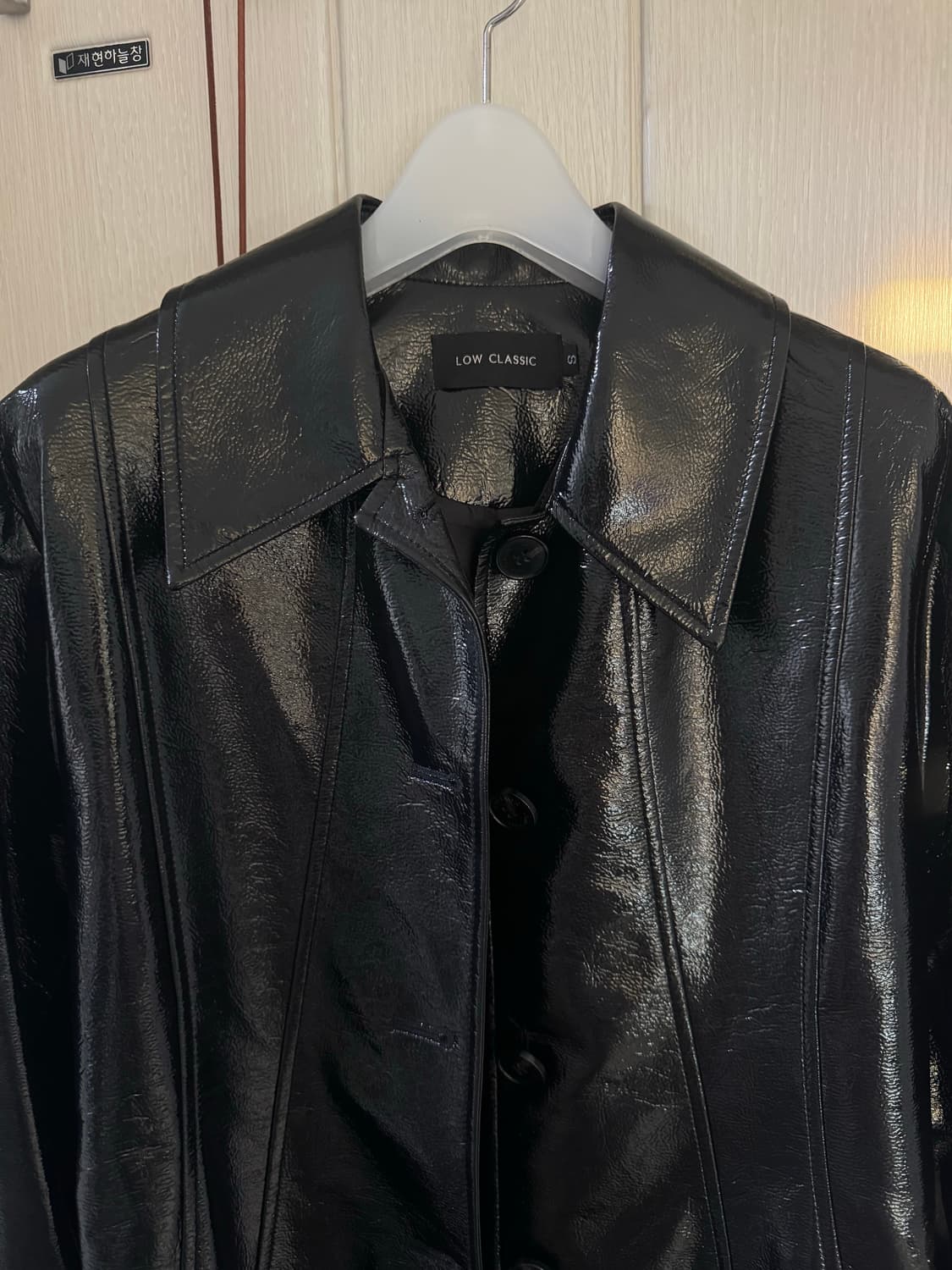 로우클래식 애나멜 페이크레더 롱 코트 상품이미지2