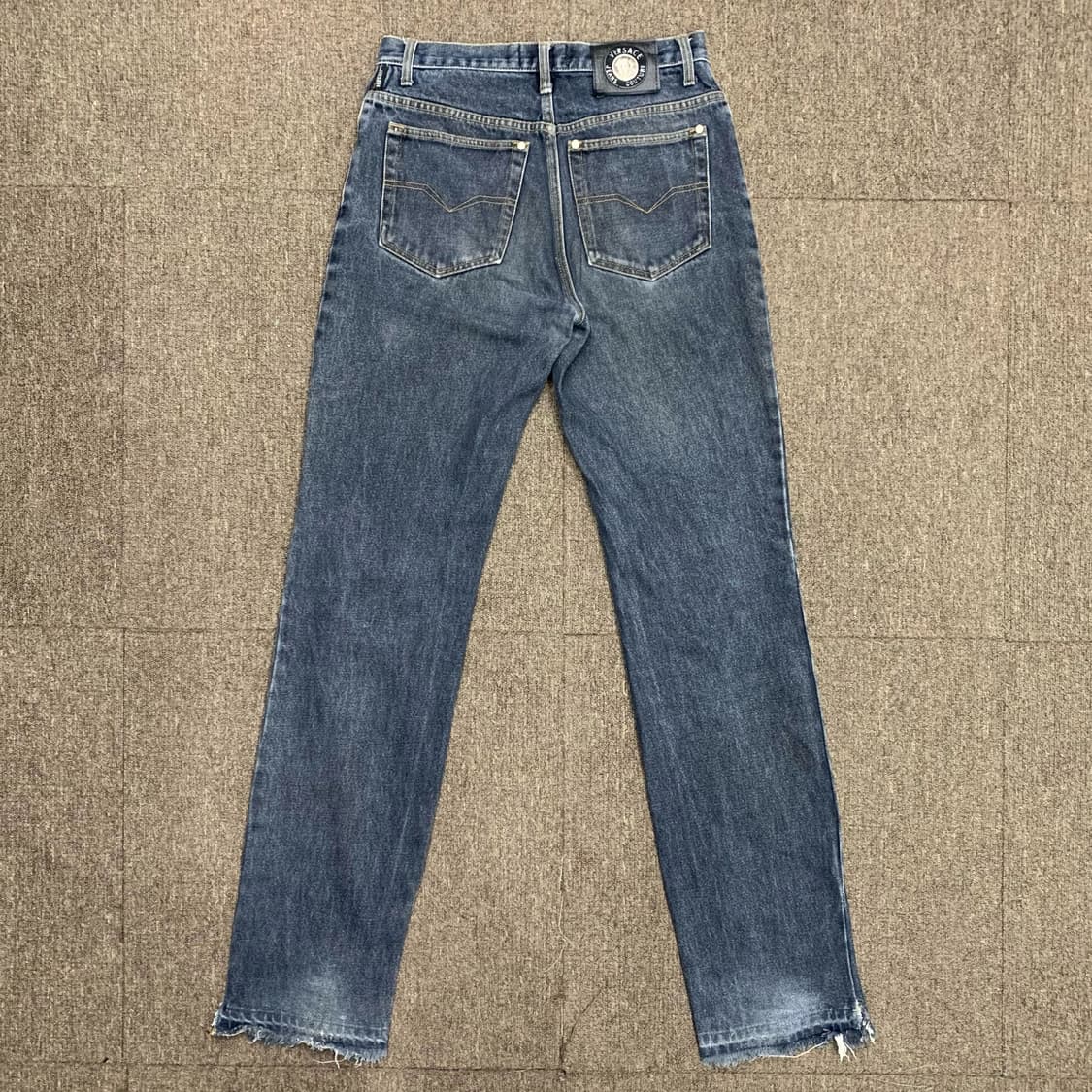 [30] 베르사체 테이퍼드핏 데님팬츠 상품이미지2