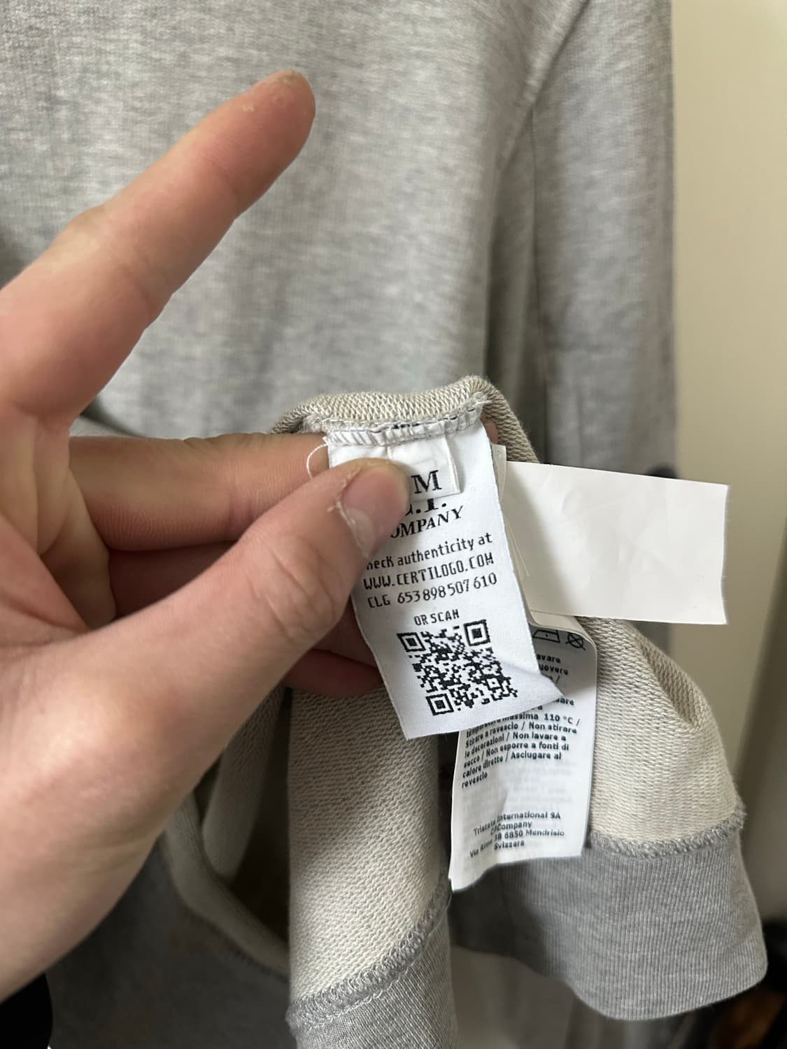 CP 컴퍼니 렌즈 맨투맨 M 회색(95-100) 상품이미지6