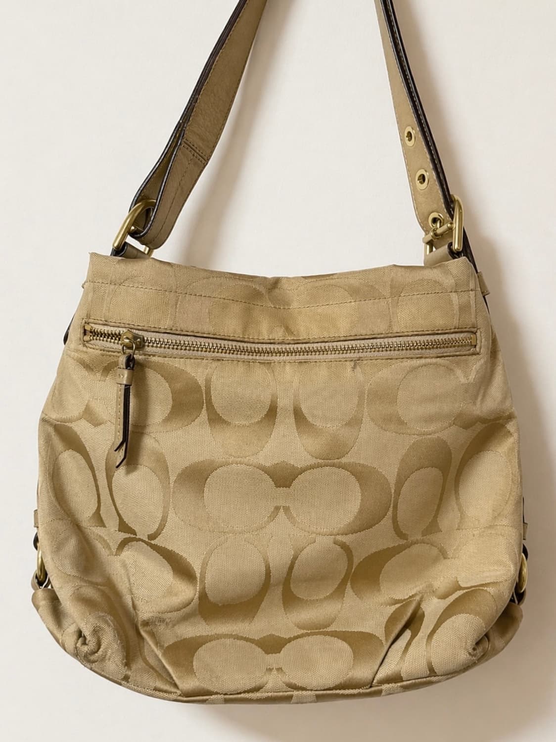 코치 Y2K 시그니처 모노그램 숄더백 베이지 상품이미지3