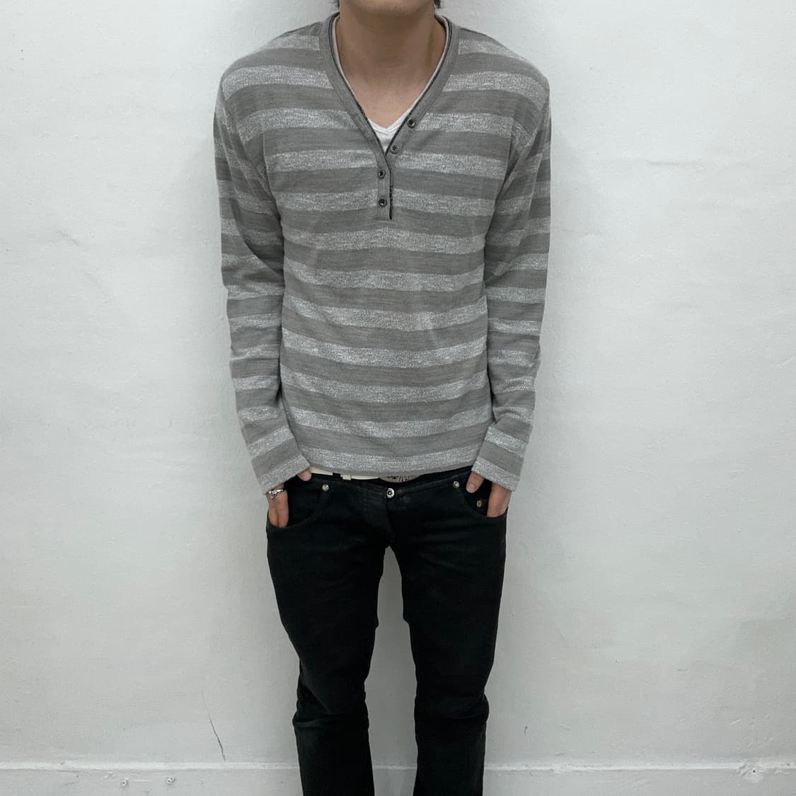 Grey stripe v-neck sleeve 상품이미지2