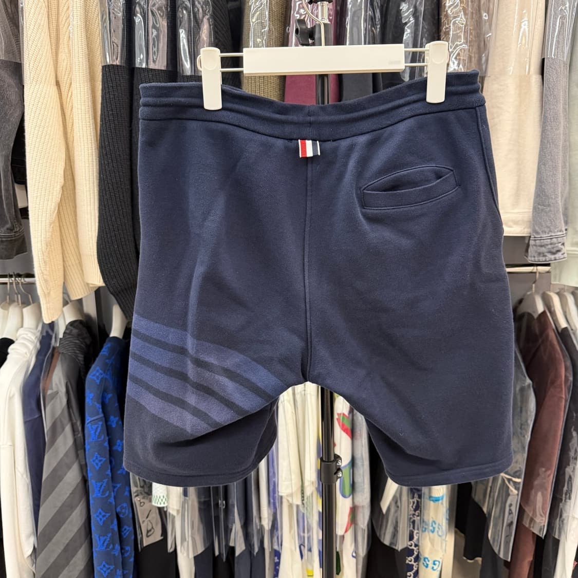 [리오브전포점] 톰브라운 사선 루프백 스웻 반바지 상품이미지2